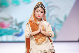 Mẫu nhí 8 tuổi Minnie Cindy đoạt giải tài năng tại Asian Kids Fashion Week 
