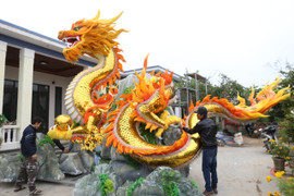 Cận cảnh linh vật rồng uy nghi ở thị trấn biên giới Quảng Trị