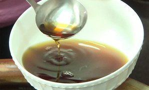 Bát nước mắm của tình làng nghĩa xóm chiều 30 Tết