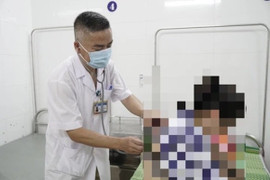 Suýt cắt gan do nhầm sán là ung thư