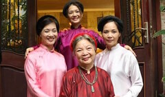 NSƯT Lê Mai: Tôi được tỏ tình bằng một cọng rơm