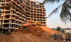 Cận cảnh khách sạn 12 tầng xây trái phép ở Phú Quốc đang được chủ đầu tư tháo dỡ
