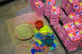 Đến Huế thăm ngôi làng làm nghề 'sinh' ông Táo kiếm tiền dịp cận Tết