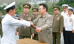 Ảnh hiếm của lãnh đạo Kim Jong-il với quân đội Triều Tiên