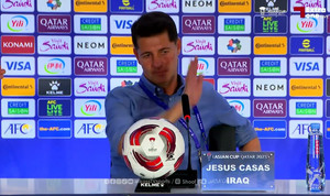 HLV Casas bị tấn công: AFC ra án phạt nhà báo Iraq