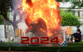 Tượng cá chép vượt vũ môn hóa rồng ở Nha Trang bị cháy rụi