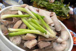 Ăn lòng lợn nên chọn ruột non hay ruột già?