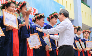 Một trường THPT công lập ở TP.HCM thưởng Tết từ 20 - 35 triệu đồng