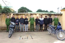 Bắt nhóm thiếu niên dùng hung khí cướp tài sản