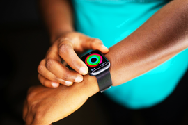 Cứu sống hành khách máy bay bằng Apple Watch