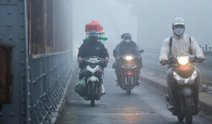 Hà Nội chìm trong sương mù dày đặc, không khí ô nhiễm nhất thế giới