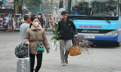 Vé phương tiện đắt đỏ, người dân tìm mọi cách tiết kiệm chi phí về quê ăn Tết