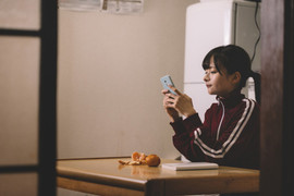 Con gái giúp mẹ thu thập bằng chứng bố ngoại tình, đòi lại tiền từ 'tiểu tam'