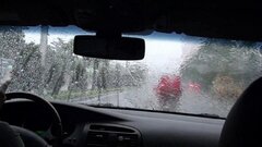 Cách xử lý nhanh chóng khi kính ô tô bị mờ sương