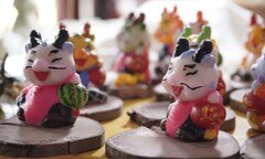 Xem nghệ nhân tạo hình những chú rồng ngộ nghĩnh bằng đất sét