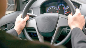 Vô lăng bị rơ là gì?