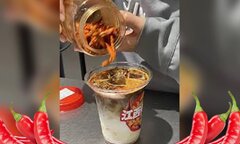 Món cà phê rắc đầy ớt 'khuấy đảo' mạng xã hội Trung Quốc