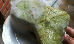 Bánh chưng bị mốc một góc còn ăn được không?