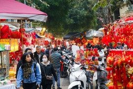 Khám phá 2 phiên chợ Tết lạ lùng, mỗi năm mở bán 1 lần ở Hà Nội