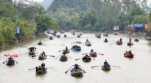 Đò chùa Hương vào hợp tác xã, 110 xe điện phục vụ du khách