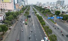 Khác lạ cảnh đường phố TP.HCM 'dễ thở' ngày cận Tết