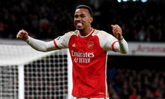 Kết quả Ngoại Hạng Anh: Thủ môn mắc lỗi sơ đẳng, Liverpool thua Arsenal