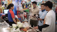 HIEUTHUHAI quên trả tiền bị nhân viên siêu thị và Trường Giang vạch mặt