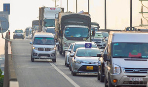 Hơn 1.000 tài xế bị xử phạt: Coi chừng đi vào làn khẩn cấp Vành đai 3