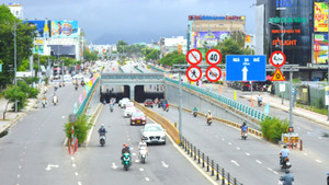 Xe ô tô dừng trong hầm đường bộ có bị xử phạt?