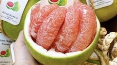 Bưởi ruby Thái Lan giá 400.000 đồng/quả hút khách dịp Tết