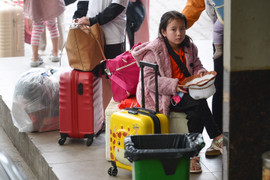 Hà Nội: Người dân 'tha hồ' vé xe về quê đón Tết