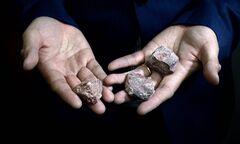 Mất hơn 200 năm các nhà khoa học mới có thể tái tạo loại khoáng chất này