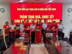 Ban liên lạc toàn cầu vì biển, đảo Việt Nam ​thăm, chúc Tết Vùng 2 Hải quân