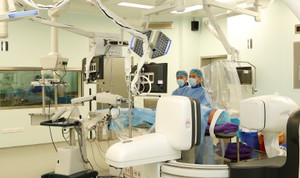 Cận Tết, bác sỹ mổ xuyên đêm cứu loạt bệnh nhân nhồi máu cơ tim, nhồi máu não