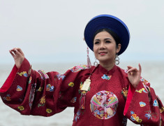 NSƯT Diệu Hương hát giọng 3 miền trong ca khúc về Đạo Mẫu vào mùng 1 Tết