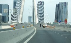 Sân bay, đường phố TP.HCM vắng lặng chiều 30 Tết