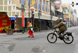 Hà Nội tĩnh lặng, yên bình trong sáng mùng 1 Tết Giáp Thìn 2024