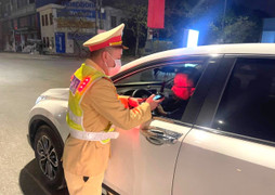 Uống rượu bia rồi lái xe lên cao tốc, tài xế bị phạt 35 triệu đồng 