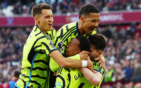 Kết quả Ngoại Hạng Anh: Arsenal thắng West Ham 6 bàn không gỡ