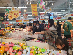 Sức mua ngày mùng 3 Tết sôi động trở lại