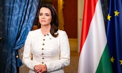 Tổng thống Hungary tuyên bố từ chức