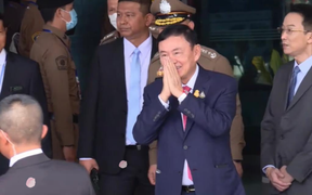 Cựu Thủ tướng Thái Lan Thaksin được trả tự do và thực hiện án treo