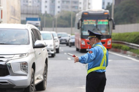 Kinh nghiệm lái ô tô trở lại thành phố sau kỳ nghỉ Tết