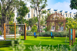 Sắc xuân rực rỡ tại 'quận Kinh Đô' ngập tràn năng lượng sống