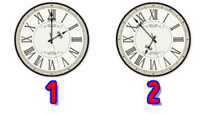 Đồng hồ nào khác những chiếc còn lại?