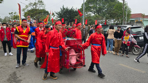 Bắc Ninh: Dân làng Ném Thượng tổ chức nghi lễ chém lợn trong phòng kín