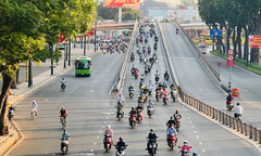 Đường phố TP.HCM thông thoáng trong ngày làm việc đầu năm