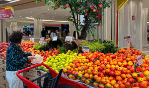 Hàng hóa đầy ắp siêu thị sau kỳ nghỉ Tết Giáp Thìn 2024