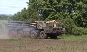 Khoảnh khắc hệ thống tên lửa phóng loạt Nga oanh tạc phòng tuyến Ukraine 