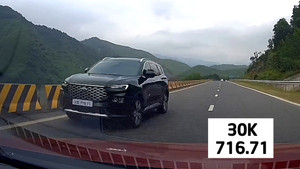 Ô tô ngang nhiên chạy ngược chiều trên cao tốc La Sơn - Tuý Loan